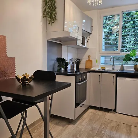 Calme A 10mn A Pied De La Apartment