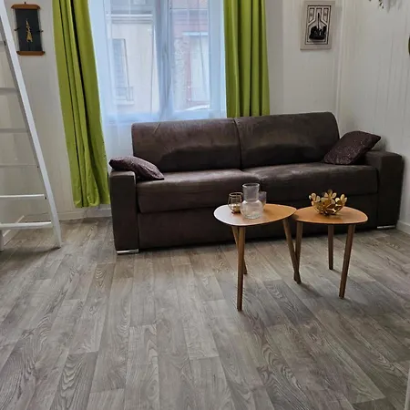 Calme A 10mn A Pied De La Apartment
